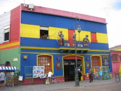 07-Painted house in La Boca